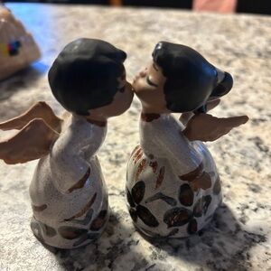Vtg ceramic kissing angels by Anela B pottery